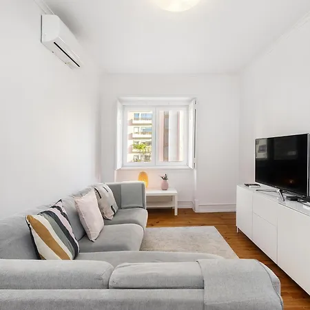 Whome Mid-term Marvel: Your Away From アパート